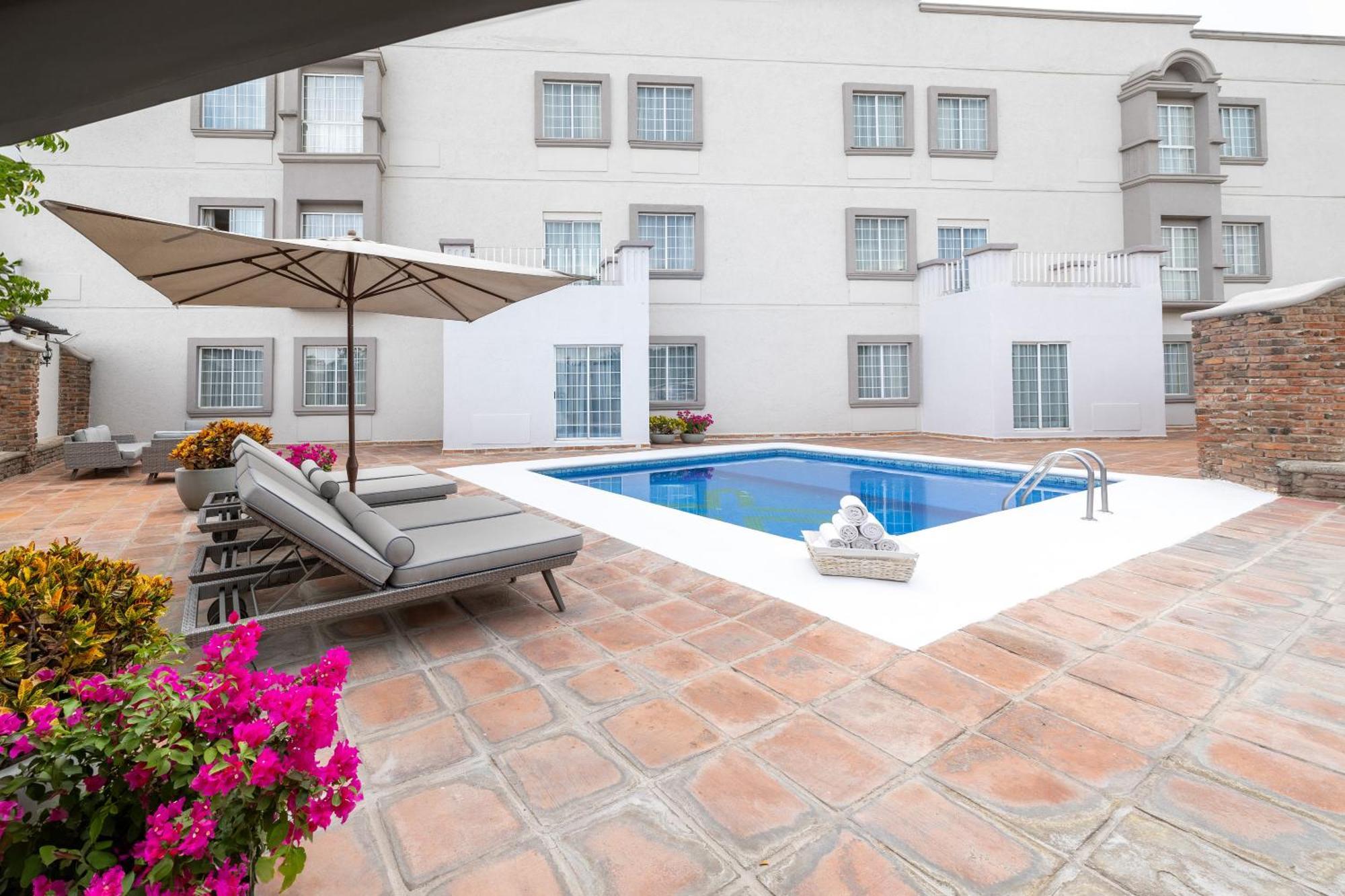 Hotel Suites Mexico Plaza Campestre León Exterior foto